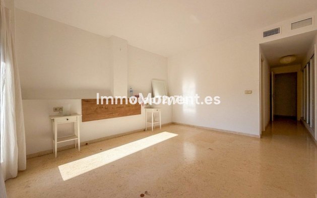 Resale - Apartment - Marbella - Elviria