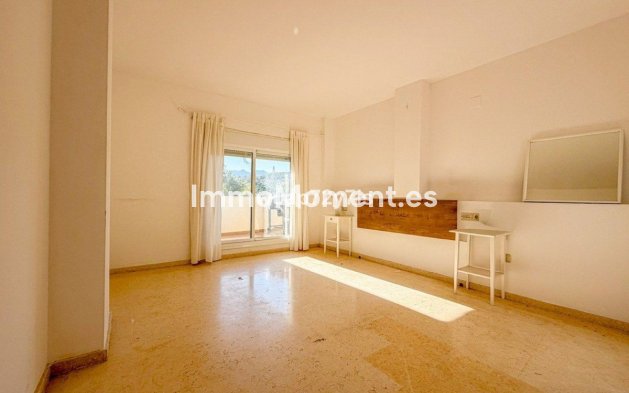 Resale - Apartment - Marbella - Elviria