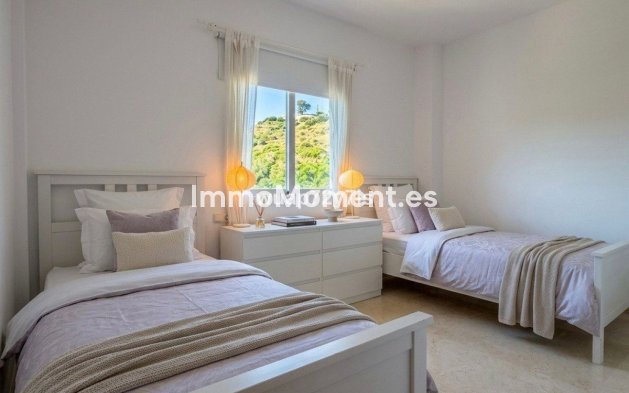 Resale - Apartment - Marbella - Elviria