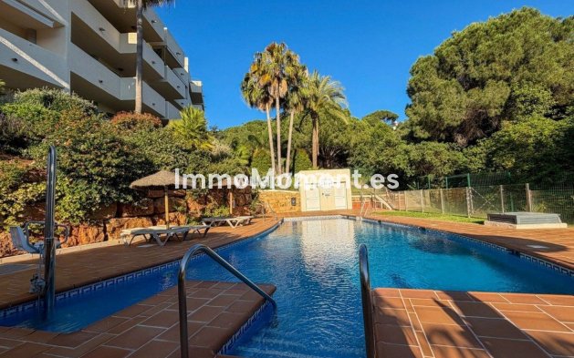 Resale - Apartment - Marbella - Elviria