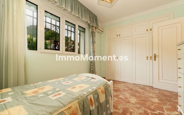 Wiederverkauf - Freistehende Villa -   Inländisch - Alhaurín de la Torre