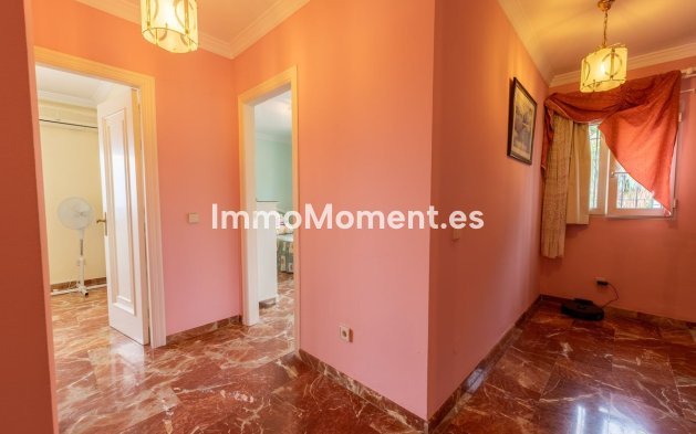 Wiederverkauf - Freistehende Villa -   Inländisch - Alhaurín de la Torre