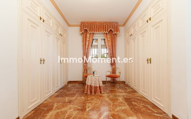 Wiederverkauf - Freistehende Villa -   Inländisch - Alhaurín de la Torre