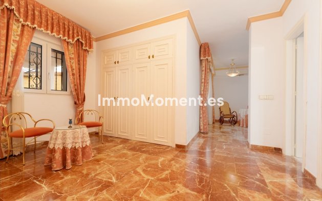 Wiederverkauf - Freistehende Villa -   Inländisch - Alhaurín de la Torre