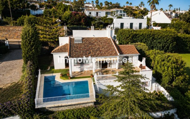 Reventa - Villa independiente - Estepona  - Estepona Centro