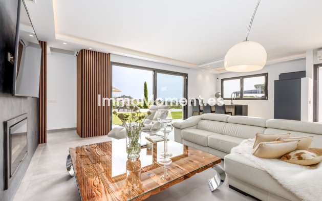 Resale - Country house - Inland  - Alhaurín el Grande Centro