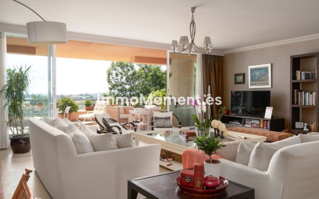 Resale - Apartment - Marbella - Nueva Andalucía