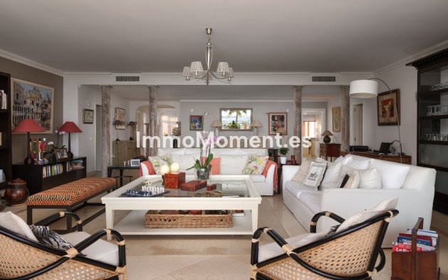Resale - Apartment - Marbella - Nueva Andalucía