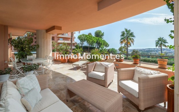Resale - Apartment - Marbella - Nueva Andalucía