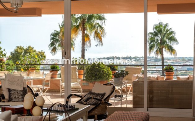 Resale - Apartment - Marbella - Nueva Andalucía