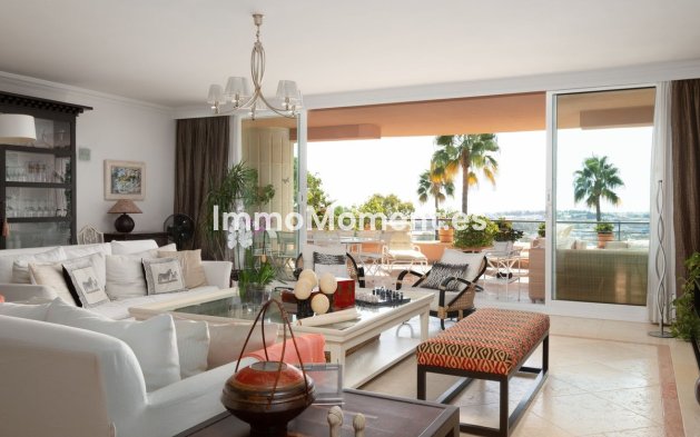 Resale - Apartment - Marbella - Nueva Andalucía