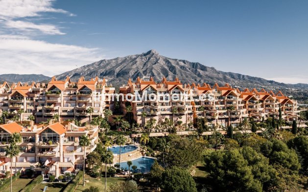 Resale - Apartment - Marbella - Nueva Andalucía