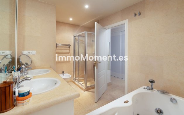 Resale - Apartment - Marbella - Nueva Andalucía