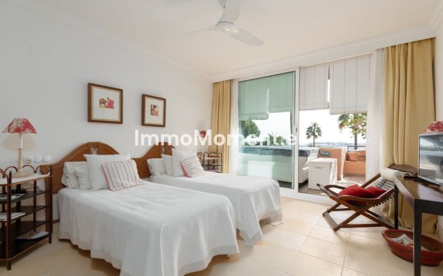 Resale - Apartment - Marbella - Nueva Andalucía