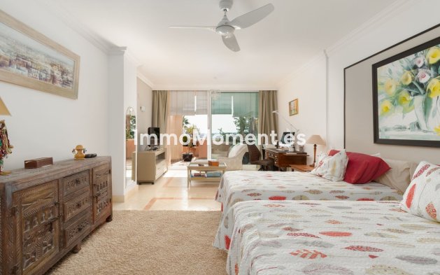 Resale - Apartment - Marbella - Nueva Andalucía