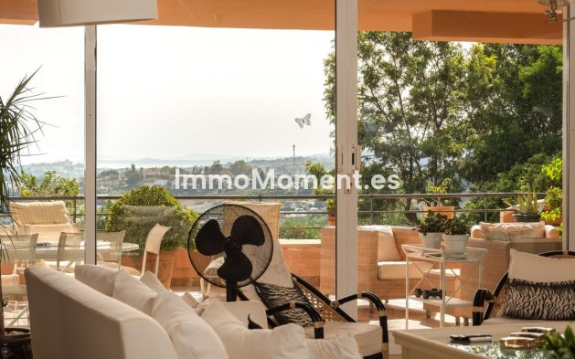Resale - Apartment - Marbella - Nueva Andalucía