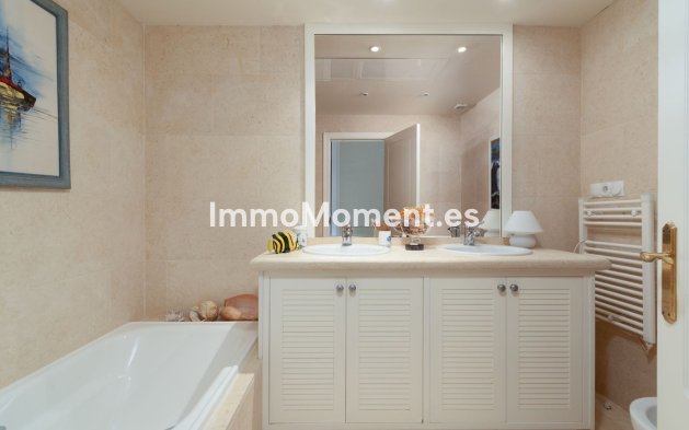 Resale - Apartment - Marbella - Nueva Andalucía