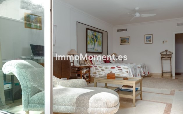 Resale - Apartment - Marbella - Nueva Andalucía