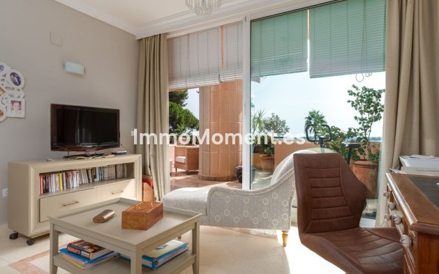 Resale - Apartment - Marbella - Nueva Andalucía