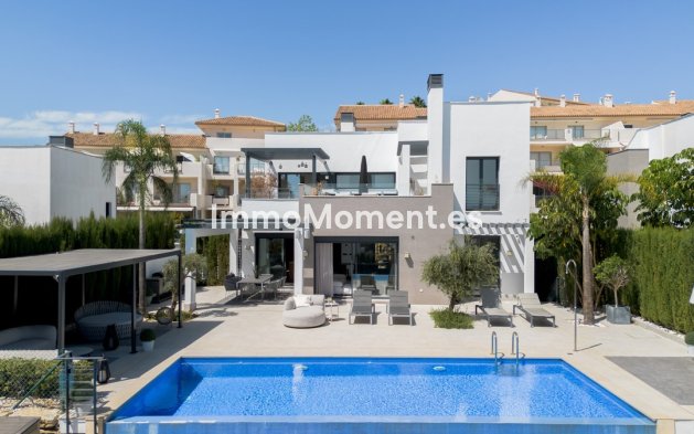 Reventa - Villa independiente - Estepona  - Estepona Centro