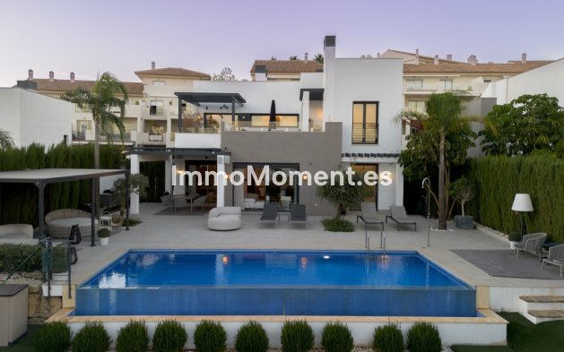 Reventa - Villa independiente - Estepona  - Estepona Centro