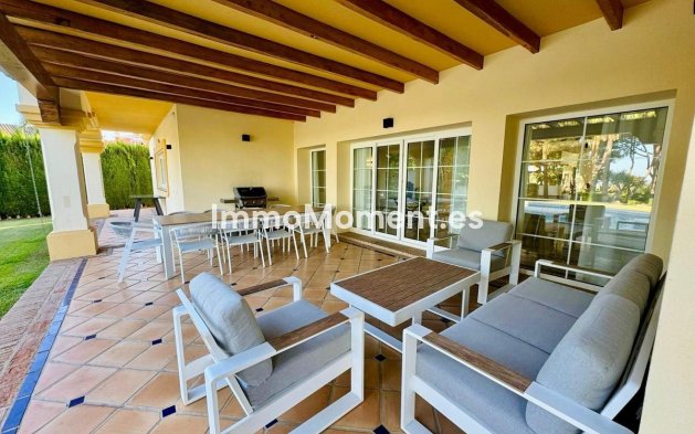 Reventa - Villa independiente - Estepona  - Estepona Centro