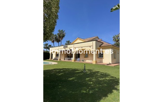 Reventa - Villa independiente - Estepona  - Estepona Centro