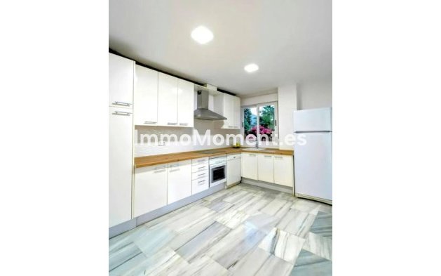 Reventa - Villa independiente - Estepona  - Estepona Centro