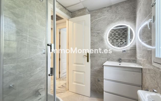 Revente - Appartement - Marbella - Nueva Andalucía