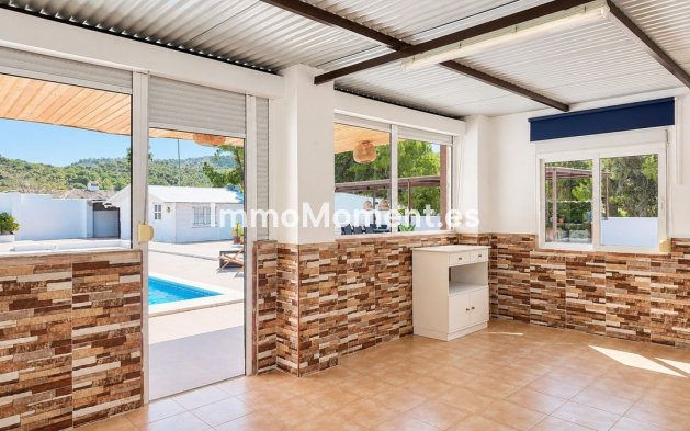 Resale - Detached villa - Inland  - Alhaurín de la Torre