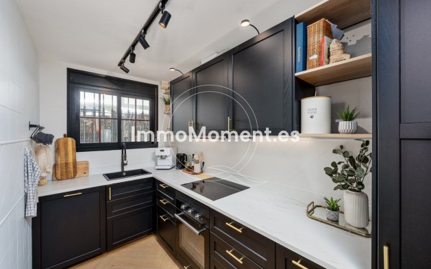 Resale - Detached villa - Estepona - Estepona Centro