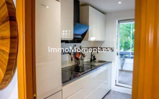 Resale - Apartment - Estepona - Selwo