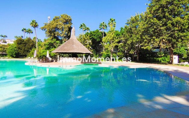Resale - Apartment - Marbella - Guadalmina Baja