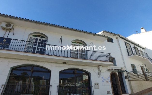 Resale - Apartment - Benahavís - Benahavís Centro