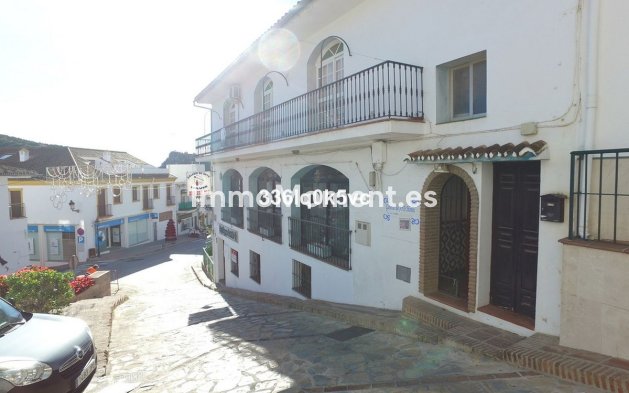 Resale - Apartment - Benahavís - Benahavís Centro