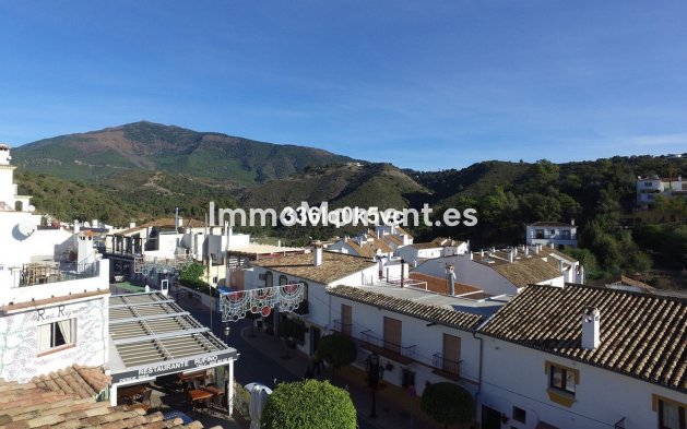 Resale - Apartment - Benahavís - Benahavís Centro