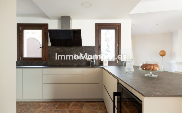 Bestaande woning - Vrijstaande villa - Estepona  - Estepona Centro