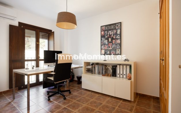 Bestaande woning - Vrijstaande villa - Estepona  - Estepona Centro