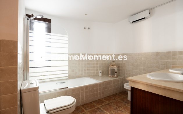 Bestaande woning - Vrijstaande villa - Estepona  - Estepona Centro