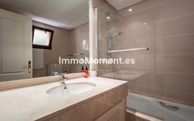 Resale - Apartment - Benahavís - Benahavís Centro