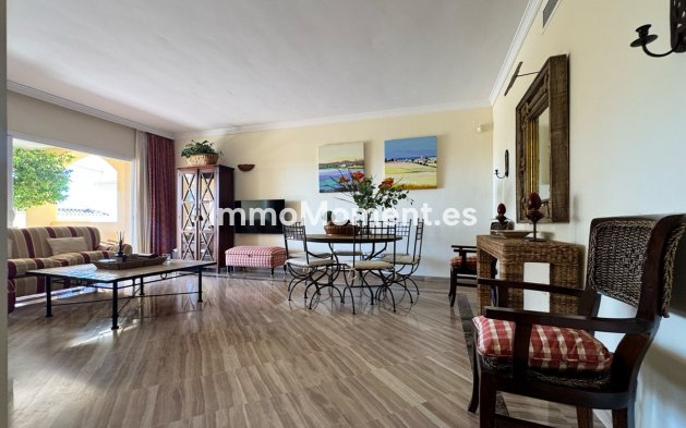 Resale - Apartment - Marbella - Elviria