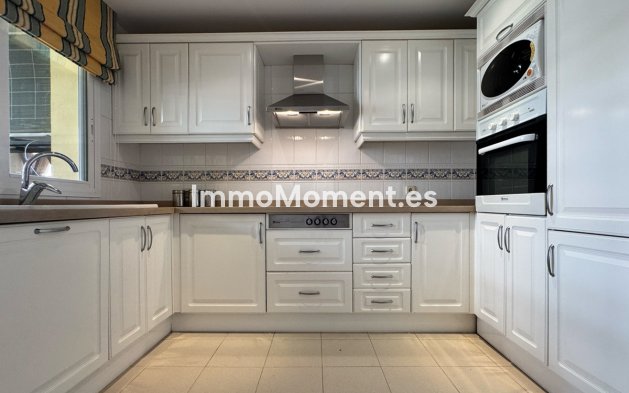 Resale - Apartment - Marbella - Elviria