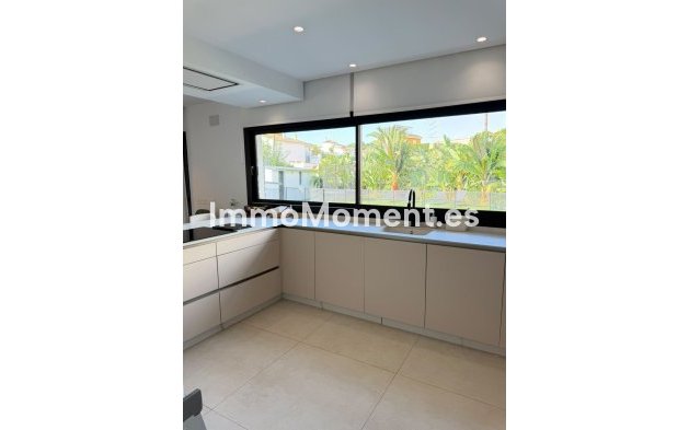 Resale - Detached villa - Benalmadena - Arroyo de la Miel