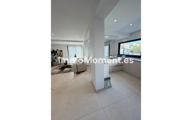 Resale - Detached villa - Benalmadena - Arroyo de la Miel