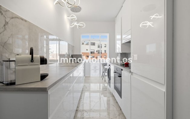 Resale - Apartment - Estepona - Estepona Centro