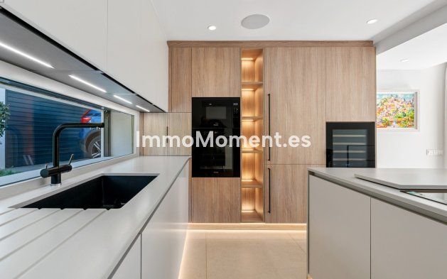 Resale - Detached villa - Marbella - Nueva Andalucía