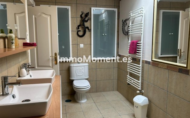 Resale - Detached villa - Benalmadena - Benalmadena Centro