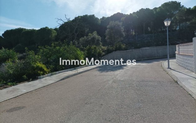 Wiederverkauf - Grundstück -   Inländisch - Alhaurín el Grande Centro