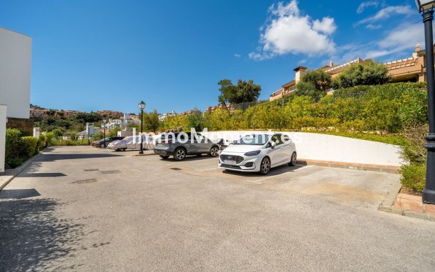 Resale - Apartment - Marbella - La Mairena