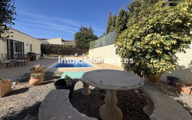 Wiederverkauf - Freistehende Villa - Estepona  - Valle Romano